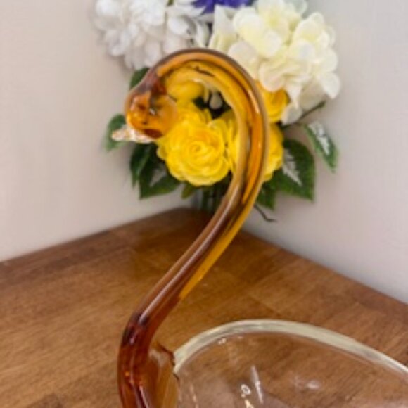 Vintage Murano Glass Swan Figurine – Elegant Amber and Clear Design - Picture 4 of 7